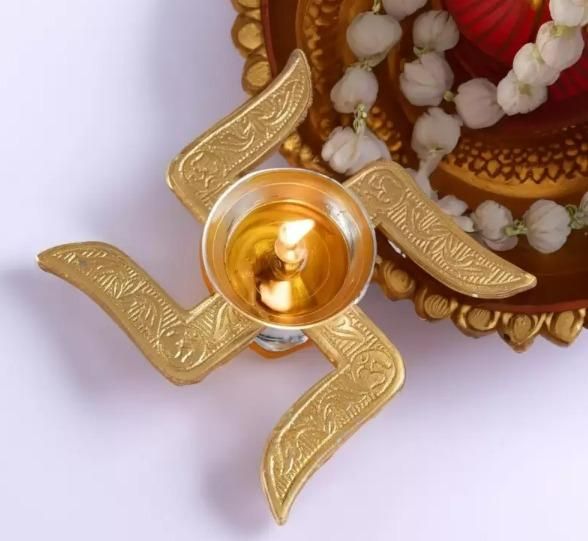 Brass Swastik Diya for Pooja | Traditional Oil Lamp for Home Temple, Aarti & Festive Décor | Auspicious Swastika Design | Religious Gift Item (1 Piece, 300g)