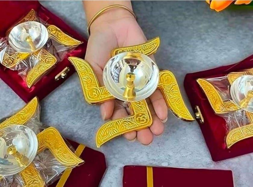 Brass Swastik Diya for Pooja | Traditional Oil Lamp for Home Temple, Aarti & Festive Décor | Auspicious Swastika Design | Religious Gift Item (1 Piece, 300g)
